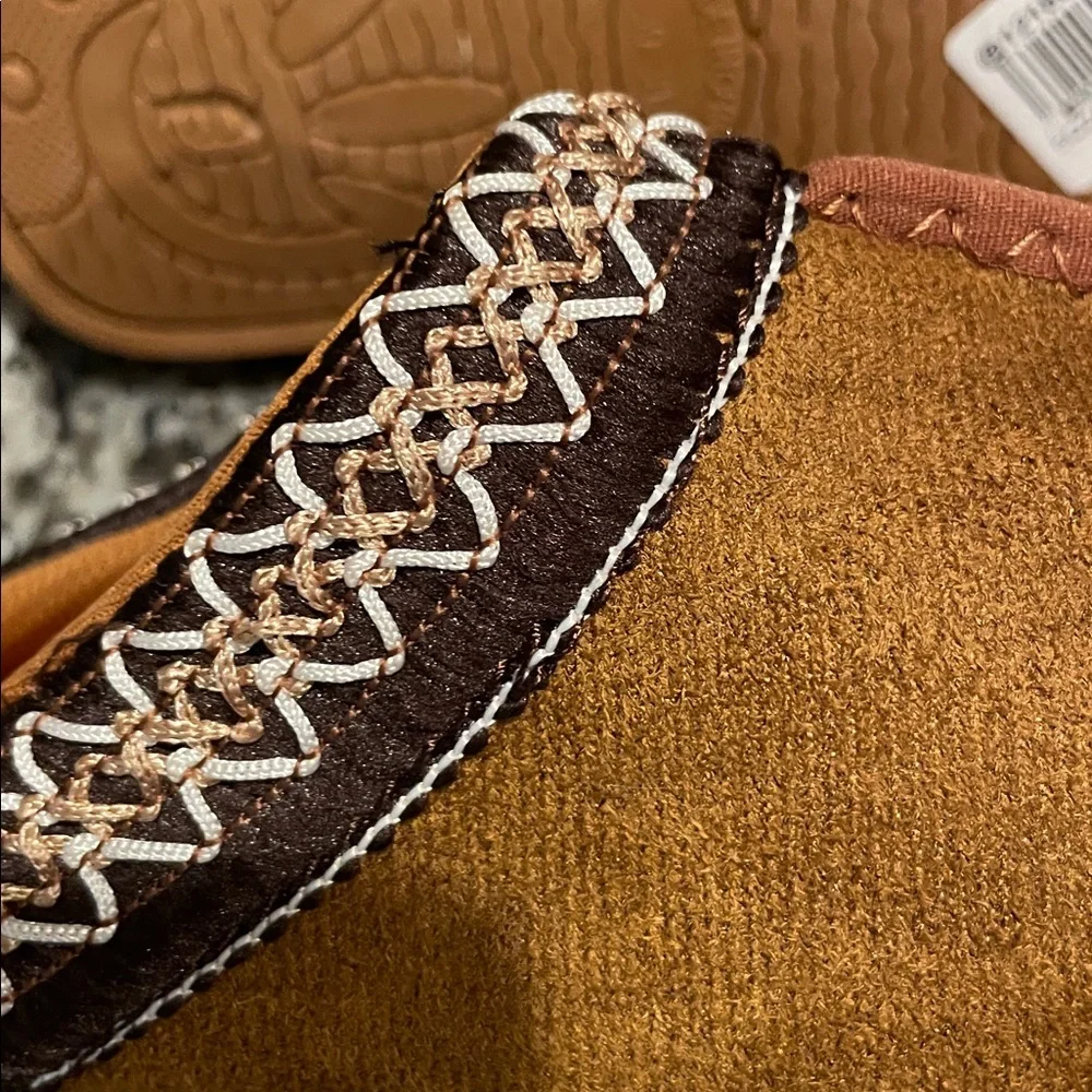 Cozy Brown‎ Faux Suede With Embroidery Slip-On Slippers